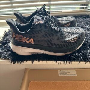 Hoka Clifton 9